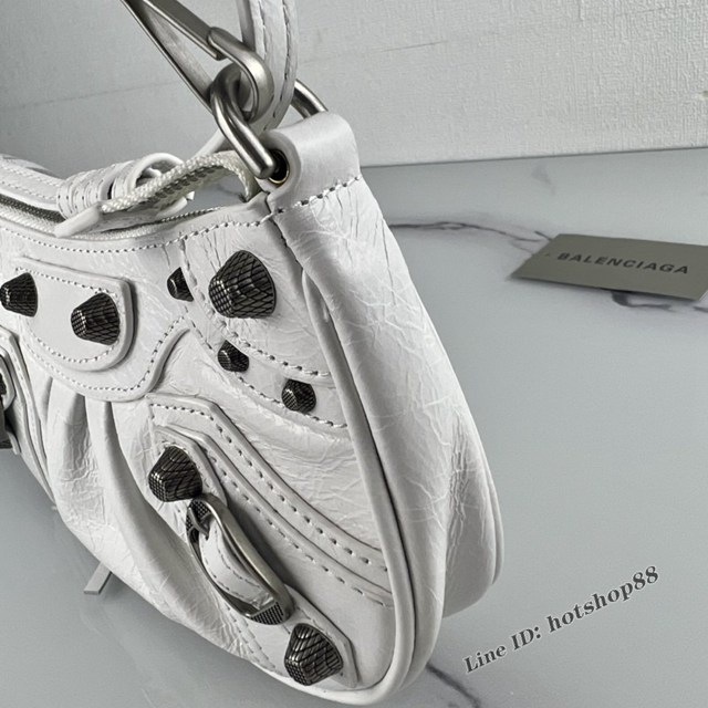 Balenciaga專櫃爆款Le Cagole單肩斜挎包機車包 巴黎世家迷你爆裂紋白色銀扣半月牙腋下包 fyj1182